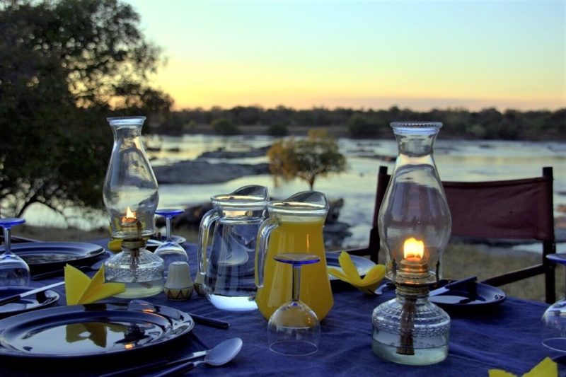 Table à manger du camp de Mawimbi à Kafue - Zambie | Au Tigre Vanillé