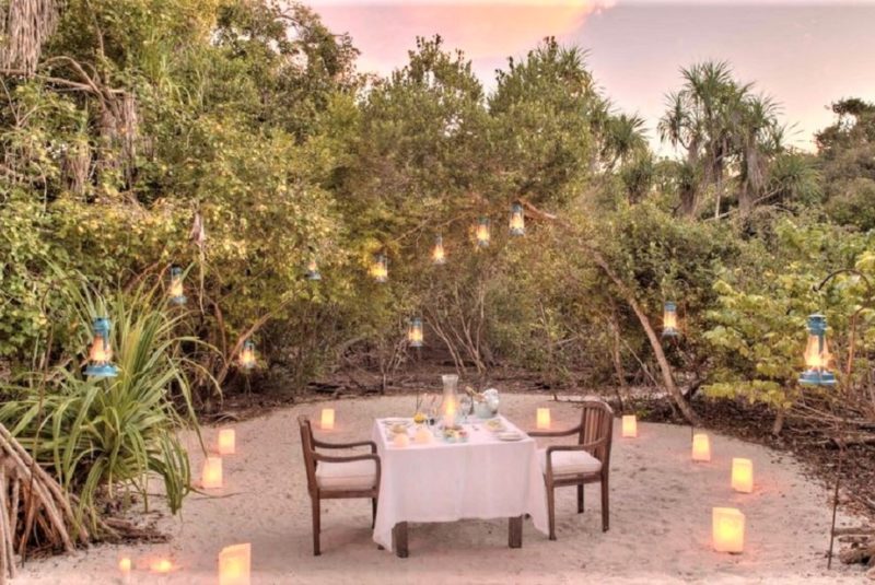 Diner aux chandelles de l'hotel Mnemba à Zanzibar - Tanzanie | Au Tigre Vanillé