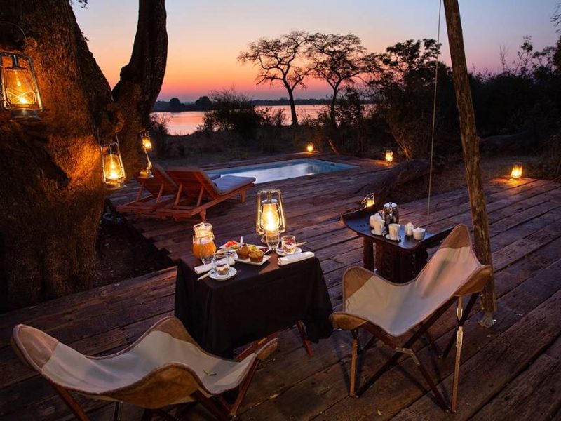 Diner au coucher du soleil au Mpalajena Camp - Zimbabwe | Au Tigre Vanillé