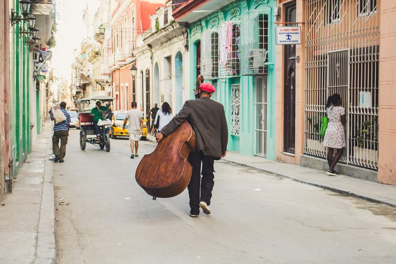 Musicien dans les rues de La Havane - Cuba | Au Tigre Vanillé
