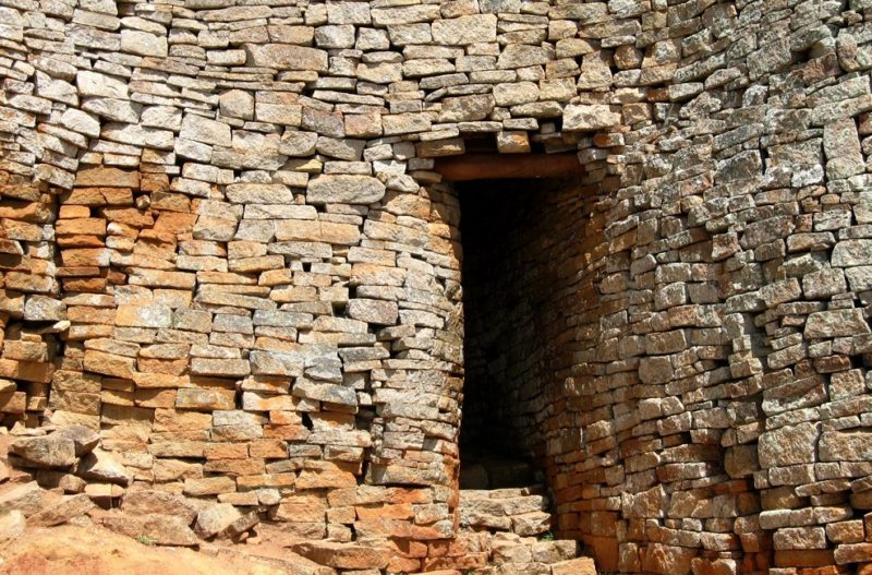 Ruines en pierre du site Grand Zimbabwe - Zimbabwe | Au Tigre Vanillé
