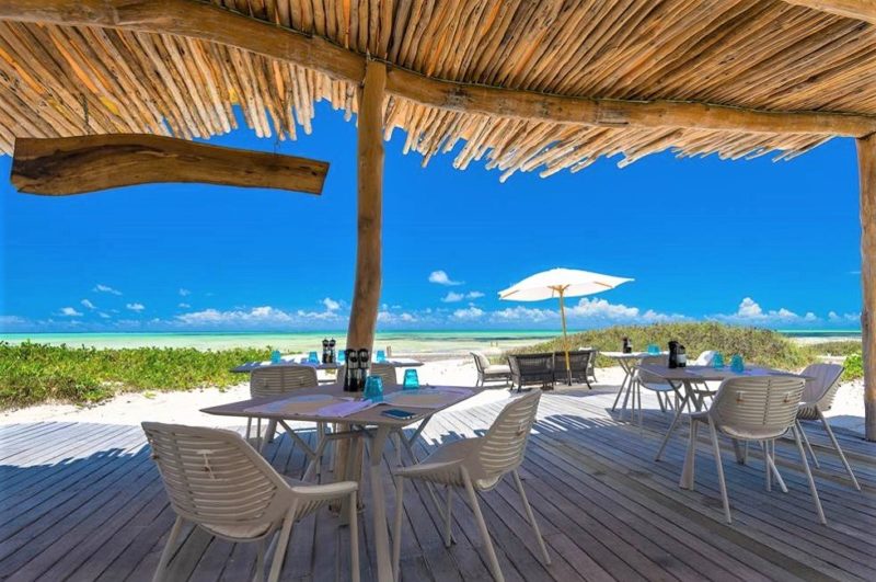Café et plage de l'hotel White Sand Villa à Zanzibar - Tanzanie | Au Tigre Vanillé