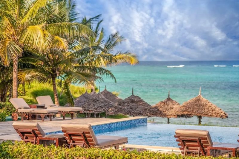 Piscin et plage de l'hotel Zawadi à Zanzibar - Tanzanie | Au Tigre Vanillé