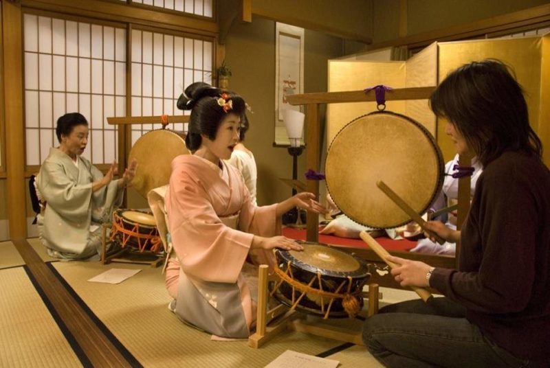 Spectacle dans une maison traditionnelle à Kanazawa - Japon | Au Tigre Vanillé