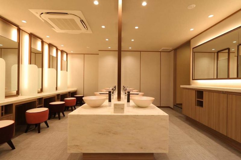 Salle des bains de l'hôtel J-Ship Osaka Namba - Japon | Au Tigre Vanillé
