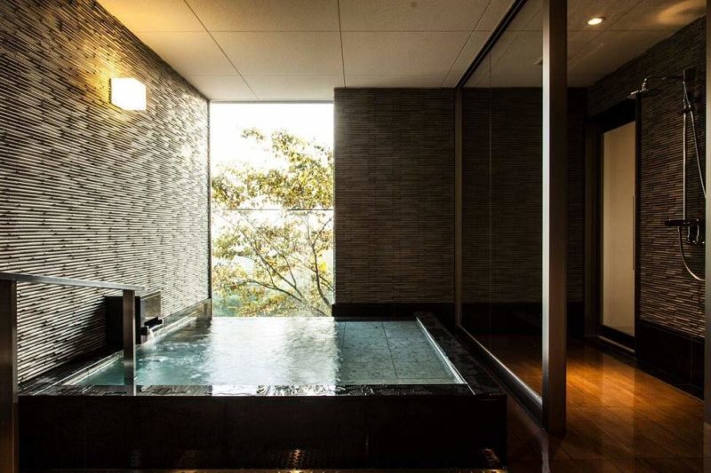 Bain à l'hôtel Setouchi Aonagi - Japon | Au Tigre Vanillé