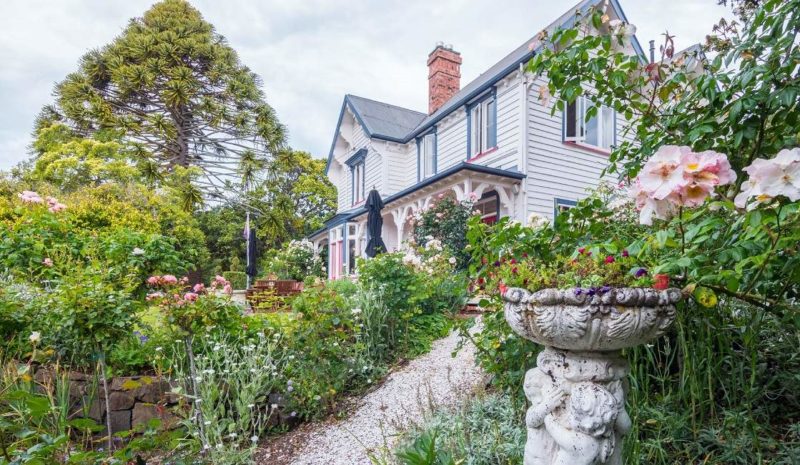 Jardin de l'hôtel Beaufort House Akaroa - Nouvelle-Zélande | Au Tigre Vanillé