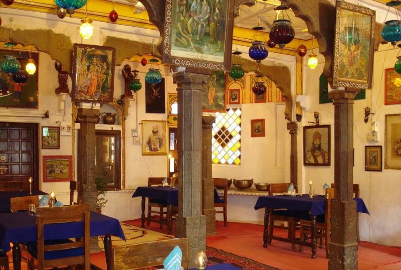 Restaurant de l'hôtel Braj Bushanje à Bundi au Rajasthan - Inde | Au Tigre Vanillé