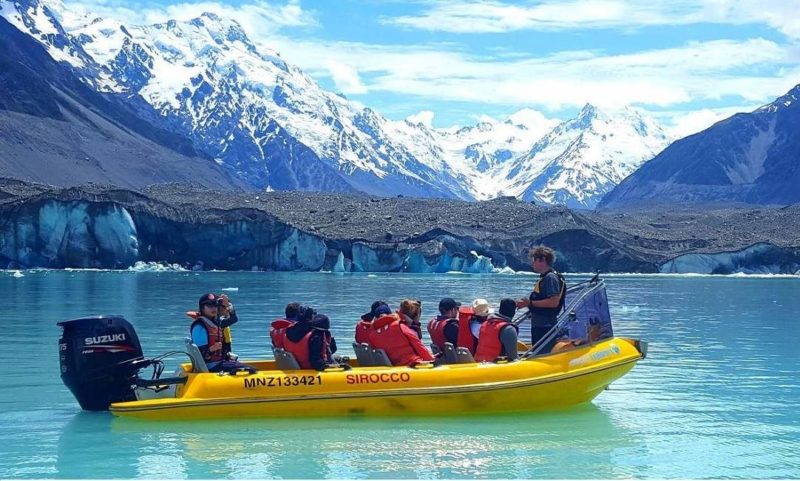 Zodiac sur le lac Tasman au pied du mont Cook - Nouvelle-Zélande | Au Tigre Vanillé