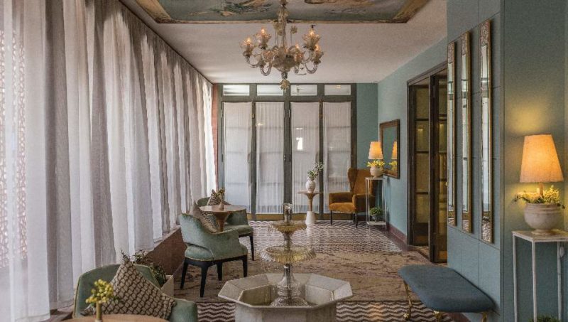 Salon à l'hôtel Narendra Bhawan à Bikaner - Rajasthan, Inde | Au Tigre Vanillé