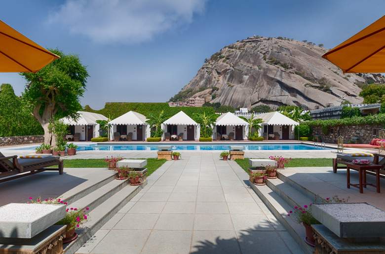 Piscine de l'hôtel Rawlanarlai à Ranakpur - Rajasthan, Inde | Au Tigre Vanillé