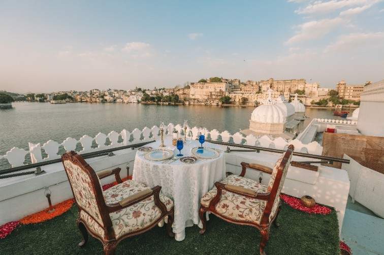 Dîner à l'hôtel Taj Lake Palace à Udaipur - Rajasthan, Inde | Au Tigre Vanillé