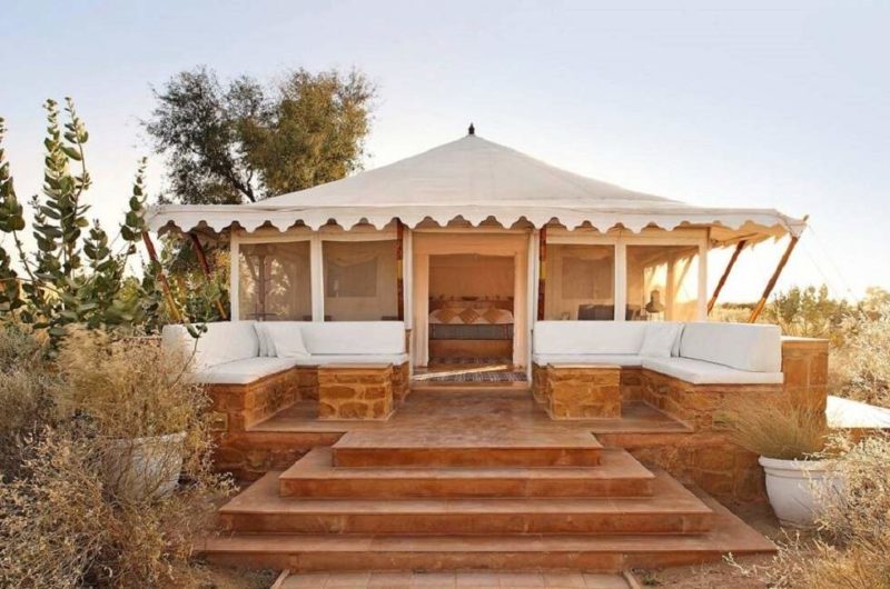 Tente extérieure de l'hôtel Theserai à Jaisalmer au Rajasthan - Inde | Au Tigre Vanillé