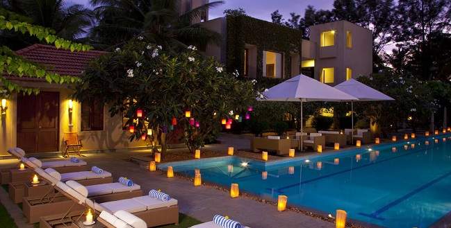 Piscine hotel Shreyas Retreat spécial ayurvéda en Inde du Sud | Au Tigre Vanillé