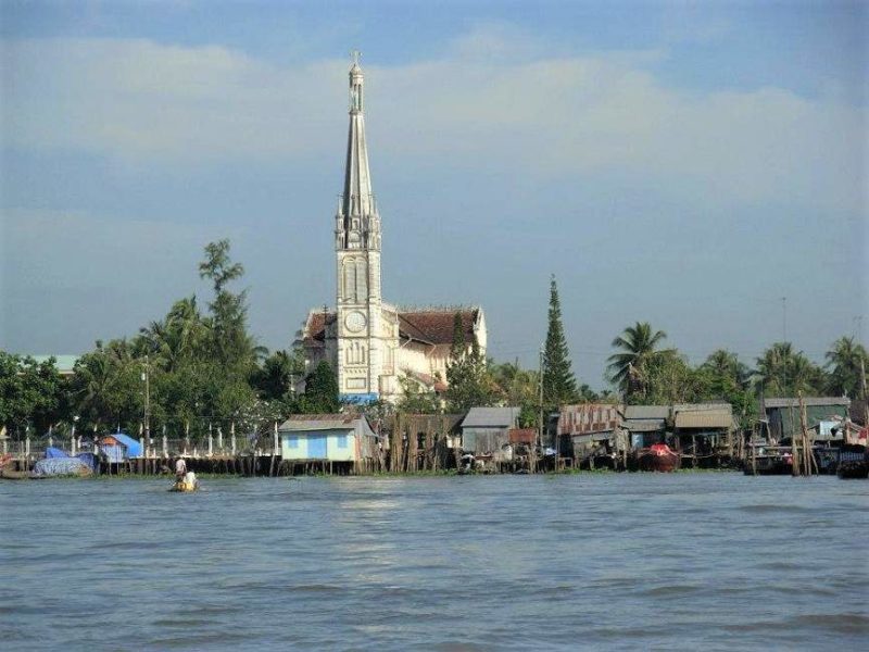 eglise-architecture-delta-mekong-vietnam Admirer les rives du delta du Mekong - Vietnam | Au Tigre Vanillé