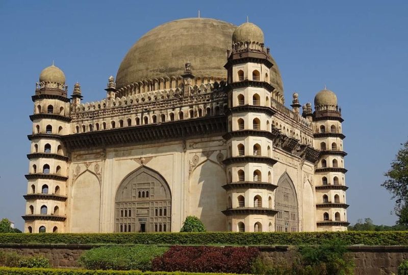 Temple de Bijapur dans le sultanat du Deccan en Inde du Sud | Au Tigre Vanillé