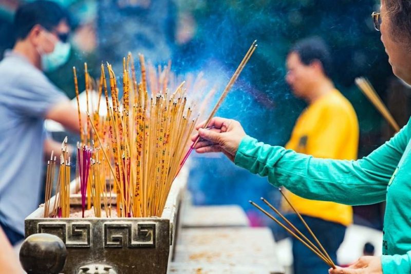 Encens au temple de Wong Tai Sin à Hong kong - Chine | Au Tigre Vanillé