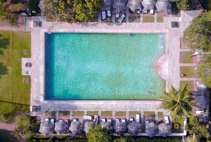 Piscine de l'hôtel Marari à Cochin - Inde | Au Tigre Vanillé