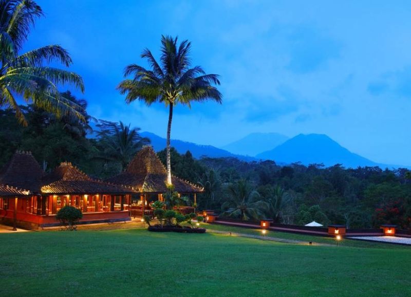 Jardin de l'hôtel Mesastila - Indonésie | Au Tigre Vanillé