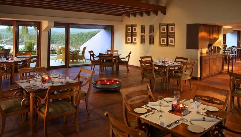 Restaurant de l'hôtel Raviz Bar à Kovalam - Inde | Au Tigre Vanillé