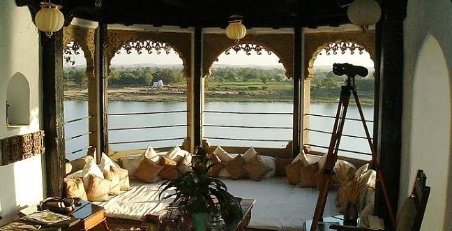Chambre de l'hotel Ahilya Fort à Maheshwar au Madhya Pradesh en Inde centrale | Au Tigre Vanillé