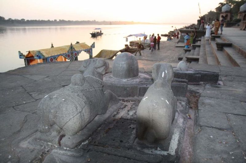Promenade dur les ghats de Maheshwar en Inde centrale | Au Tigre Vanillé