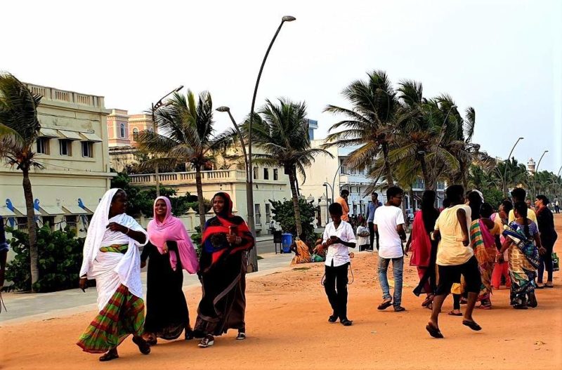 Ambiance dans les ruelles du comptoir francais de Pondicherry en Inde du Sud | Au Tigre Vanillé