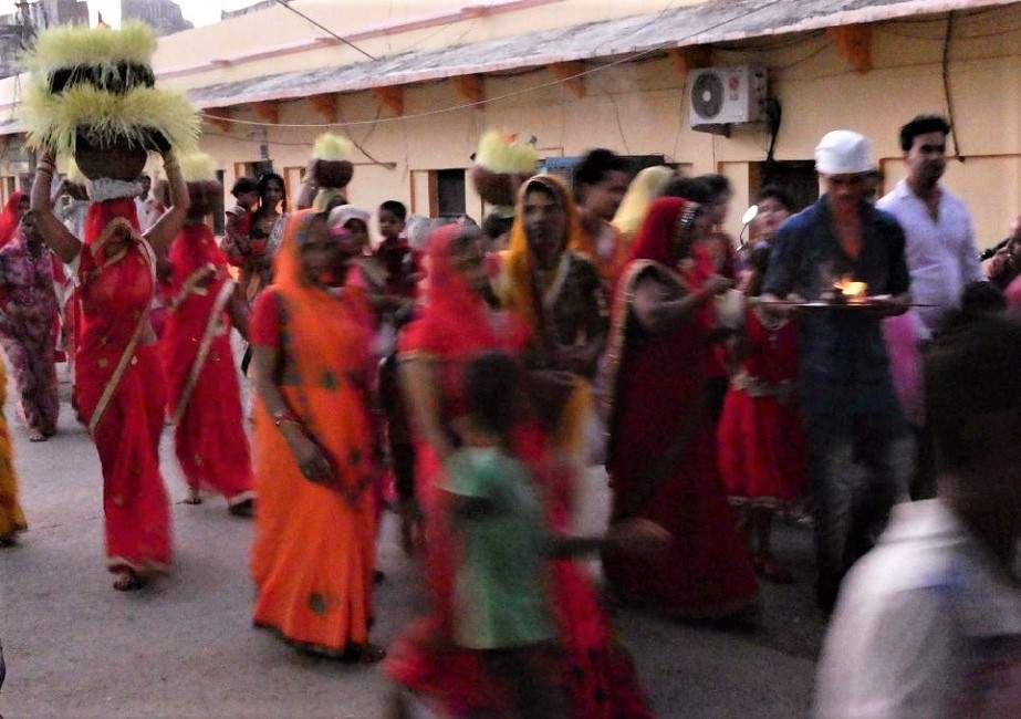 Aisster à une puja à Orcha en Inde centrale | Au Tigre Vanillé