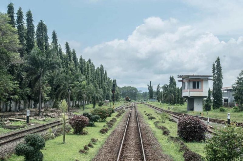 Rail du train Aman traversant Java jusuqu'à Borobudur - Indonésie| Au Tigre Vanillé