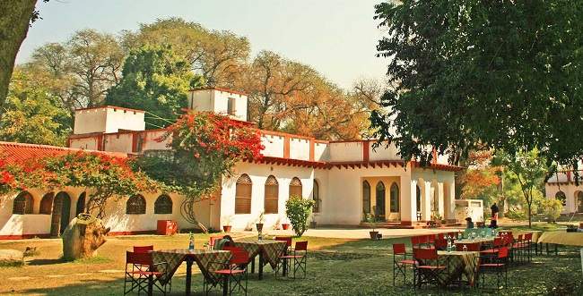 Terrasse de l'hotel Chambal Safari lodge en Inde du Nord | Au Tigre Vanillé