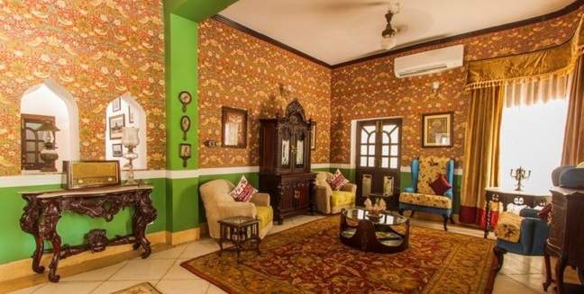 Salon de l'hotel colonial Tree of Life au parc naturel de Dudhwa en Inde du Nord | Au Tigre Vanillé