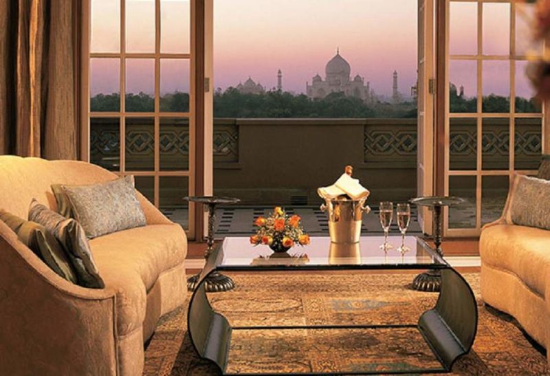 Lobby avec vue sur le Taj Mahal de l'hotel Oberoi à Agra - Inde | Au Tigre Vanillé