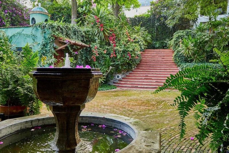 Jardin de l'hôtel La Puertesita à San Miguel de Allende - Mexique | Au Tigre Vanillé