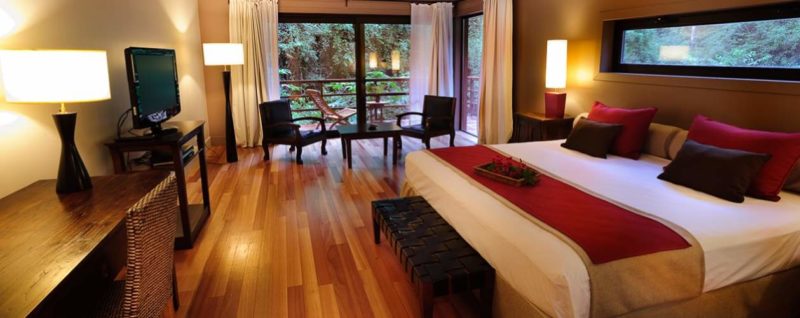 Chambre de l'hôtel Loi Suites à Iguazu - Argentine | Au Tigre Vanillé