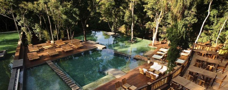 Piscine de l'hôtel Loi Suites à Iguazu - Argentine | Au Tigre Vanillé