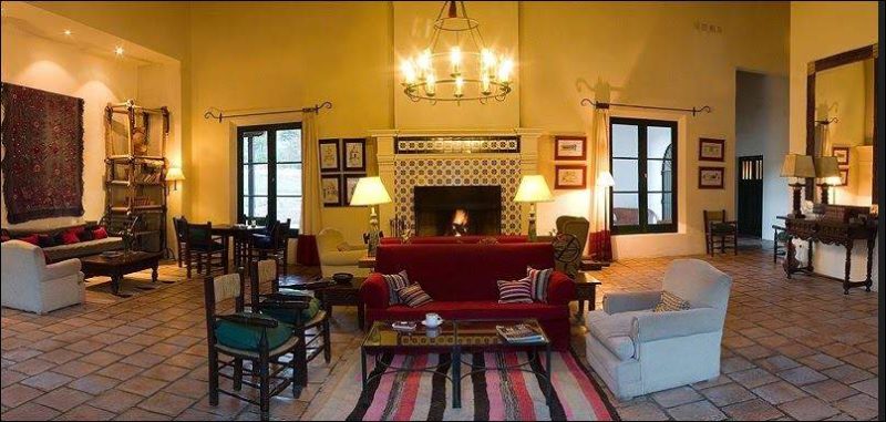 Salon de l'hôtel Manantial del Silencio à Purmamarca - Argentine | Au Tigre Vanillé