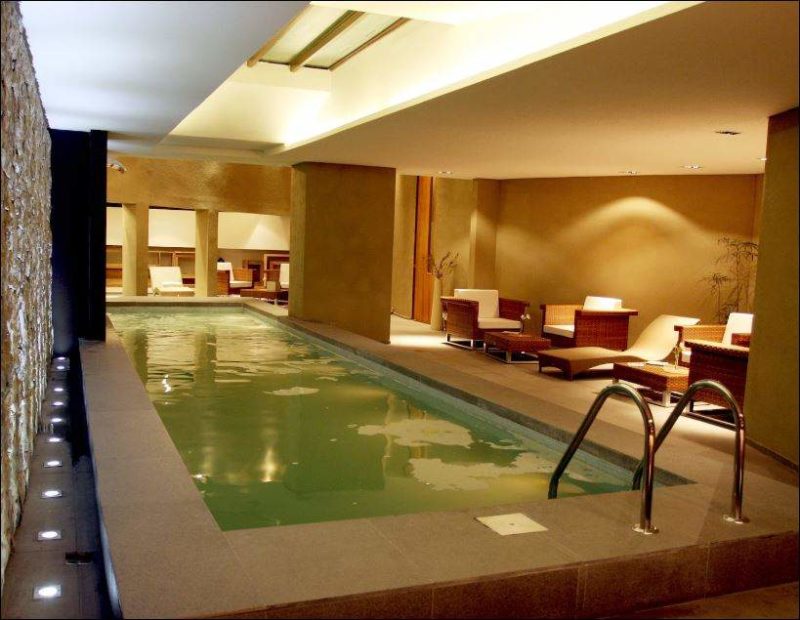 Piscine de l'hôtel Esplendor Wyndham en Patagonie - Argentine | Au Tigre Vanillé