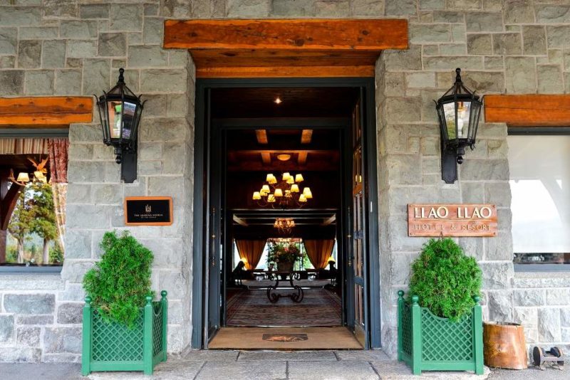 Entrée de l'hôtel Llao Llao à Bariloche - Argentine | Au Tigre Vanillé