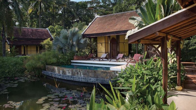 Piscine et jardin de l'hôtel Belmond Residence Phouvao à Luang Prabang - Laos | Au Tigre Vanillé
