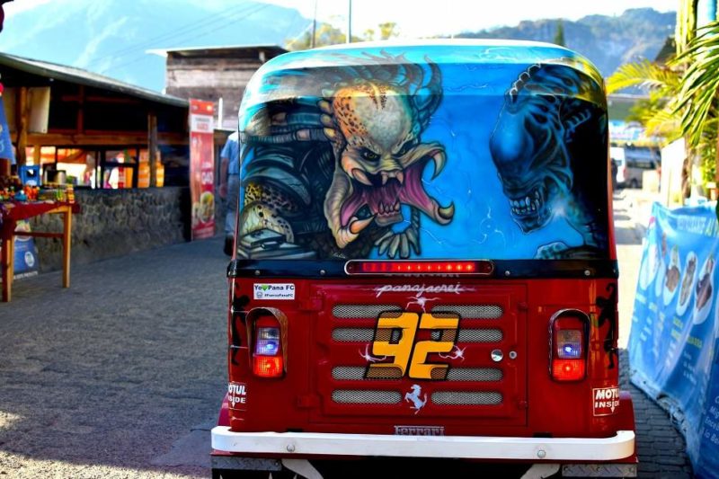 bus-panajachel-atitlan-guatemala Découvrir l'ambiance animée de Panajachel - Guatemala | Au Tigre Vanillé