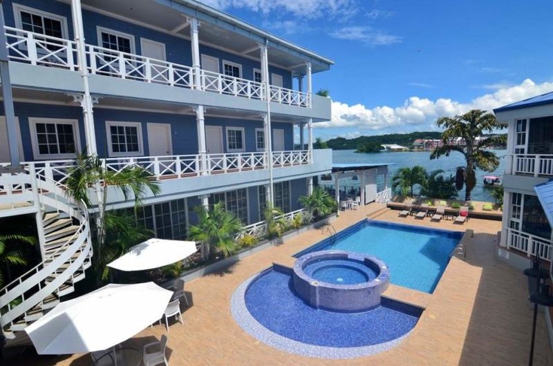 Piscine de l'hôtel Casona del Lago - Guatemala | Au Tigre Vanillé