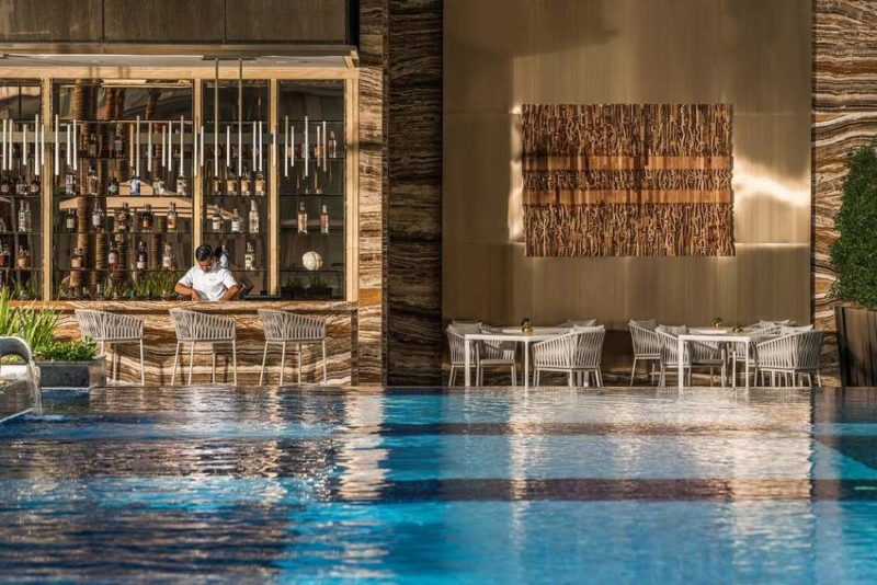 Piscine de l'hôtel Four Seasons Kuala Lumpur - Malaisie | Au Tigre Vanillé