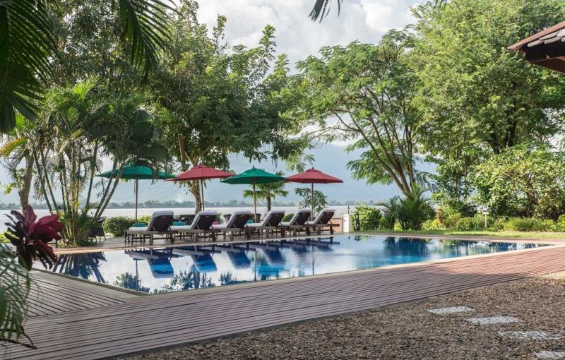 Piscine de l'hôtel lodge La Folie à Champassak - Laos | Au Tigre Vanillé