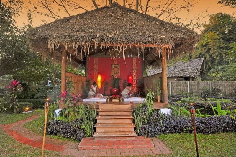 Salle de massage extérieure d'un hotel lodge à Muang La - Laos | Au Tigre Vanillé