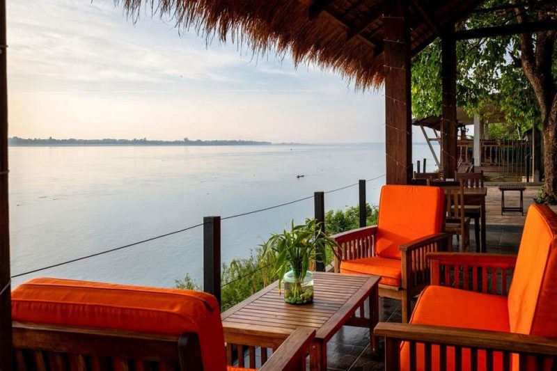 Terrasse de la Résidence Bassac à Champassak - Laos | Au Tigre Vanillé