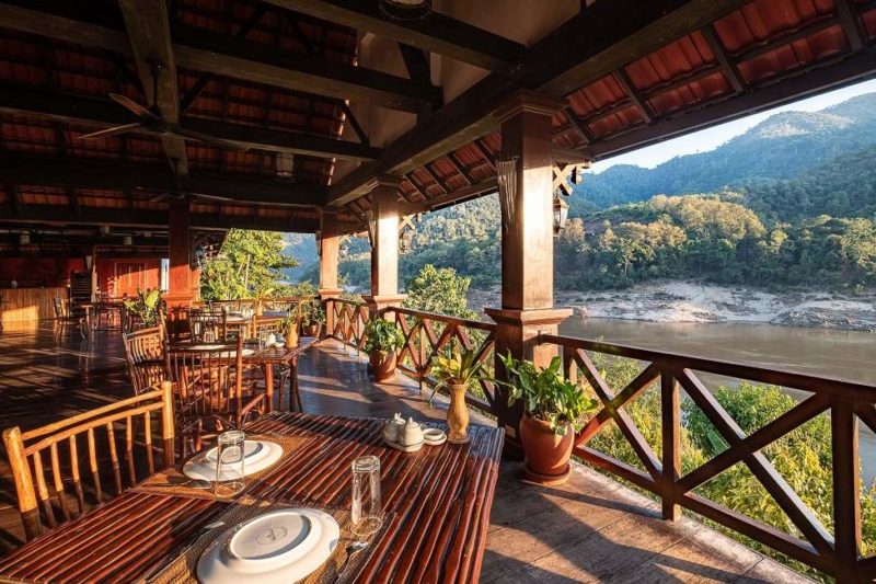 Restaurant du Sanctuary Pakbeng Lodge - Laos | Au Tigre Vanillé