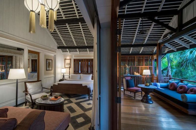 Chambre et terrasse de l'hôtel Rosewood à Luang Prabang - Laos | Au Tigre Vanillé