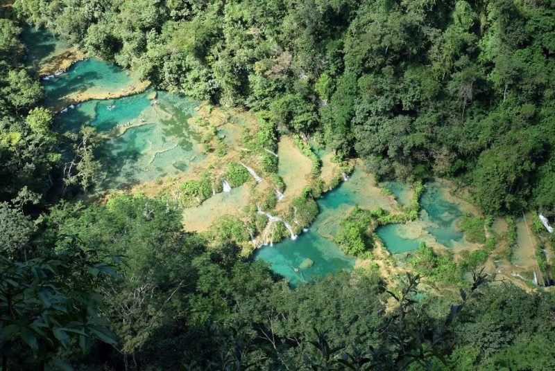 Baignade dans les piscines naturelles de Semu Champey - Guatemala | Au Tigre Vanillé