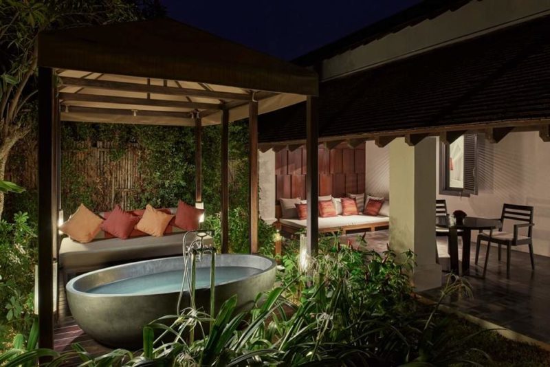 Terrasse et baignoire exterieure de l'hôtel Sofitel à Luang Prabang - Laos | Au Tigre Vanillé
