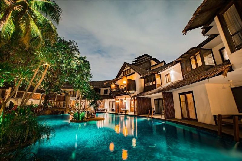 Piscine de l'hôtel Villa Samadhi à Kuala Lumpur - Malaisie | Au Tigre Vanillé